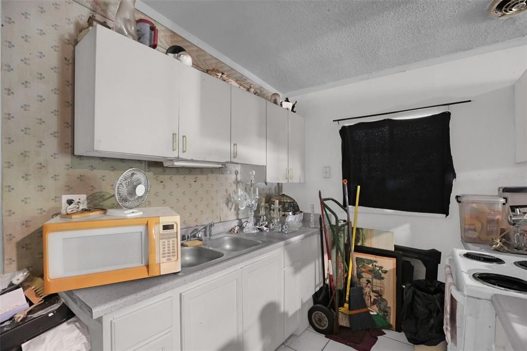 En Venta: $249,000 (4 camas, 0 baños, 1400 Pies cuadrados)