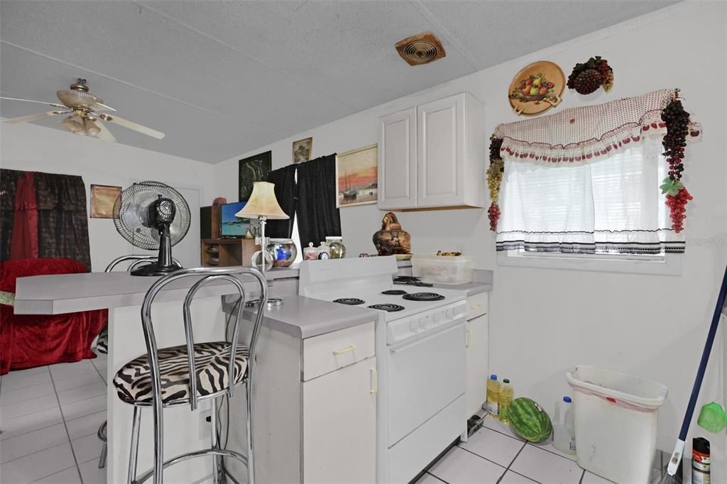 En Venta: $249,000 (4 camas, 0 baños, 1400 Pies cuadrados)