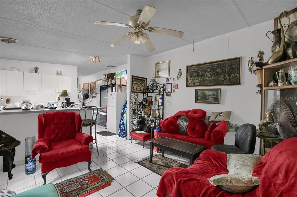 En Venta: $249,000 (4 camas, 0 baños, 1400 Pies cuadrados)