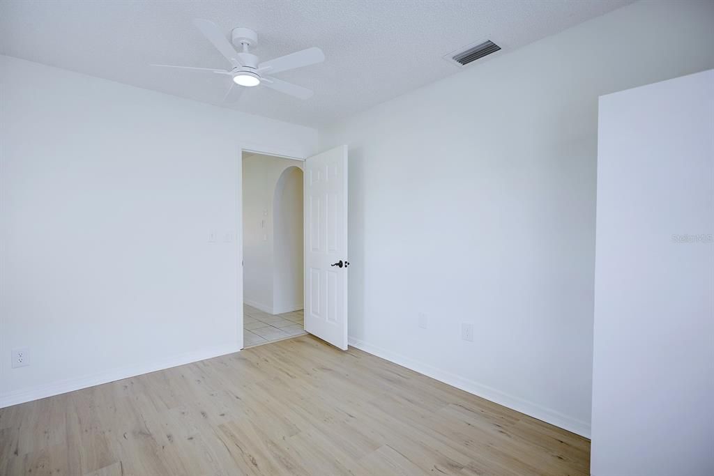 На продажу: $269,900 (3 спален, 2 ванн, 1706 Квадратных фут)