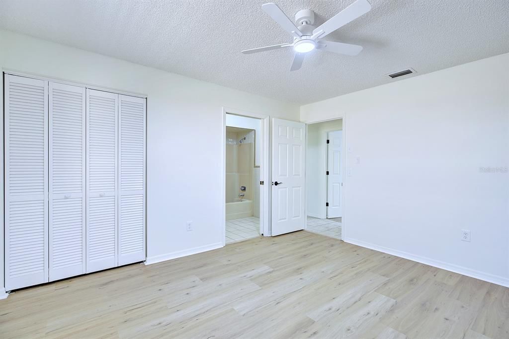 На продажу: $269,900 (3 спален, 2 ванн, 1706 Квадратных фут)