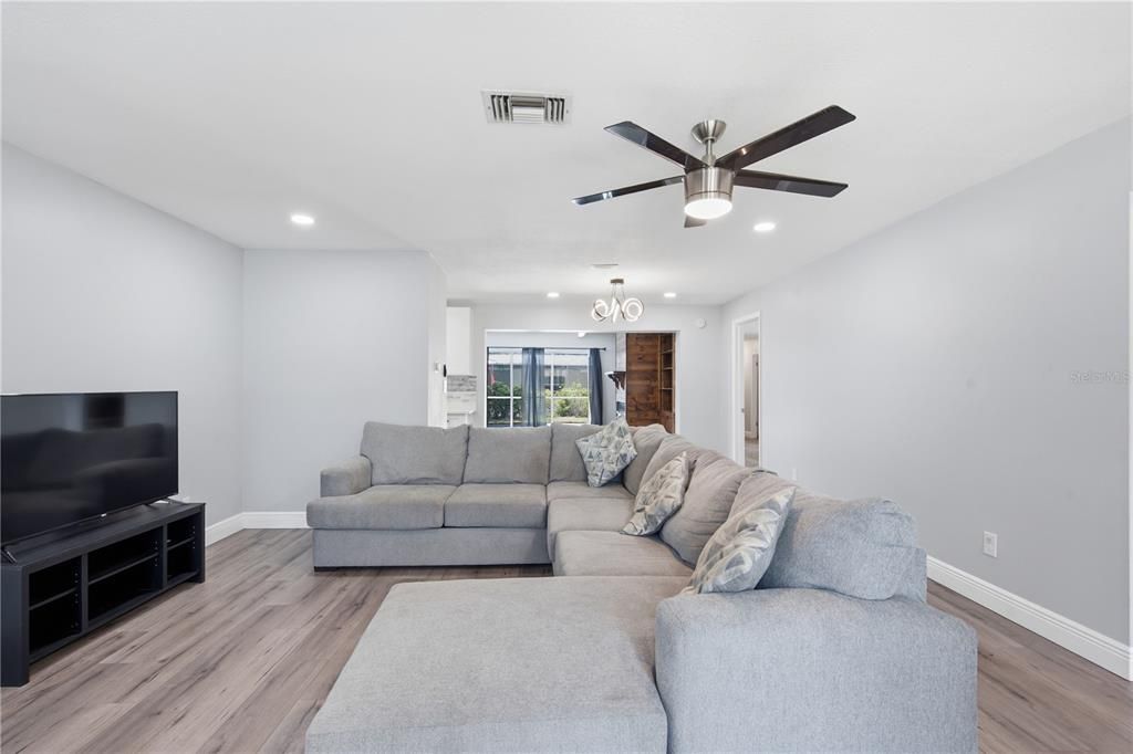 For Sale: $439,000 (3 beds, 2 baths, 2142 Square Feet)