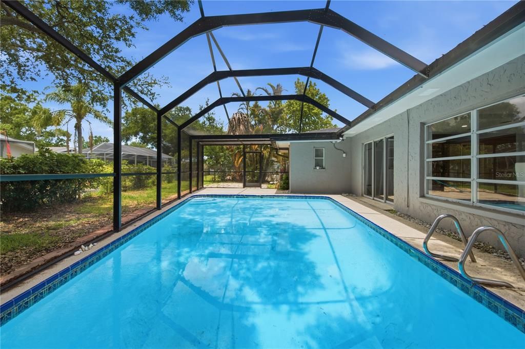 For Sale: $439,000 (3 beds, 2 baths, 2142 Square Feet)
