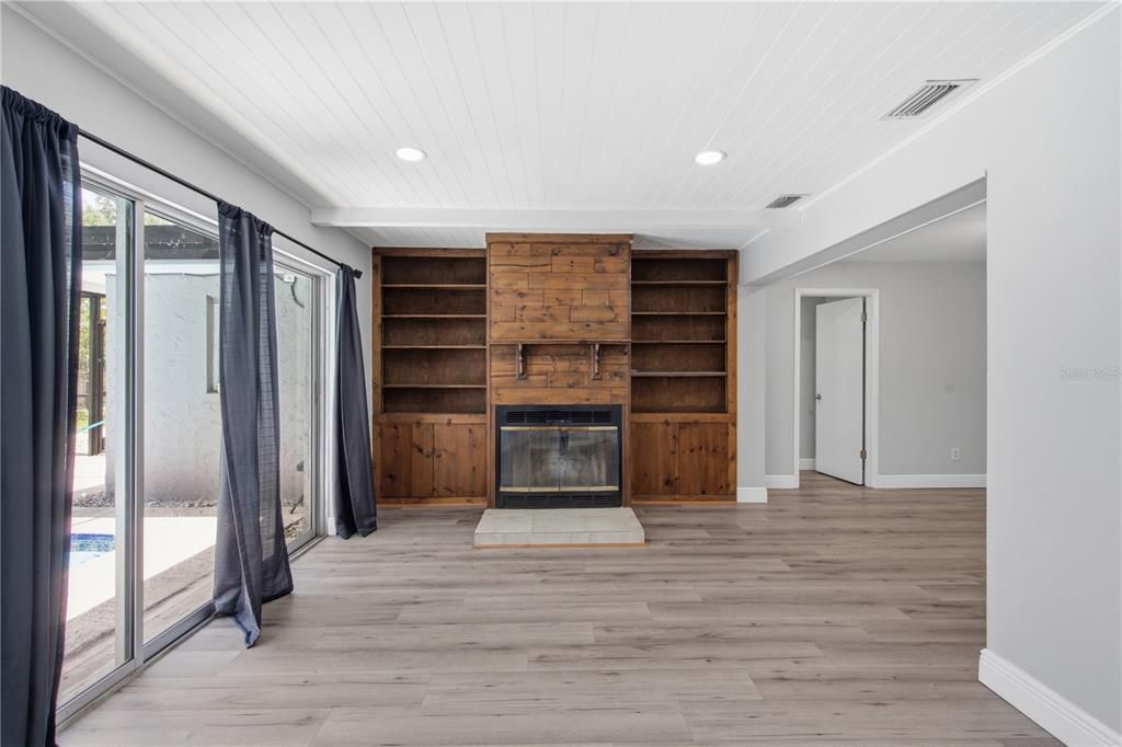 For Sale: $439,000 (3 beds, 2 baths, 2142 Square Feet)