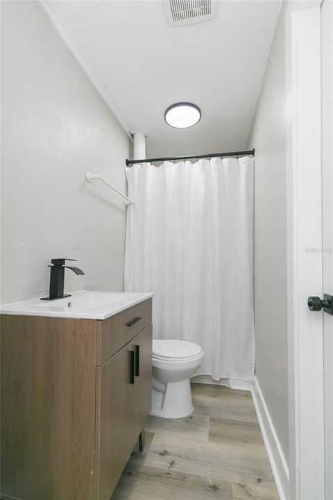 For Rent: $2,225 (2 beds, 2 baths, 1018 Square Feet)