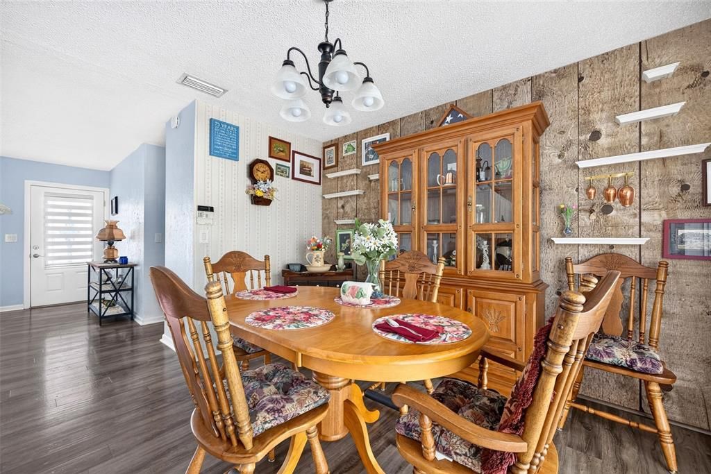 На продажу: $249,000 (3 спален, 2 ванн, 1152 Квадратных фут)