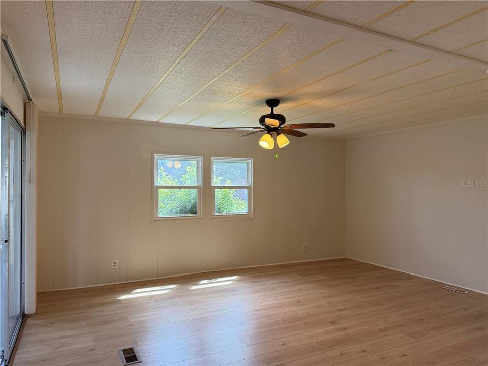For Sale: $150,000 (2 beds, 2 baths, 960 Square Feet)