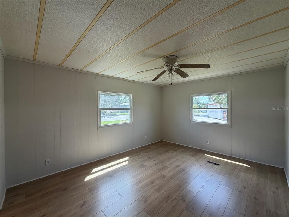 For Sale: $150,000 (2 beds, 2 baths, 960 Square Feet)