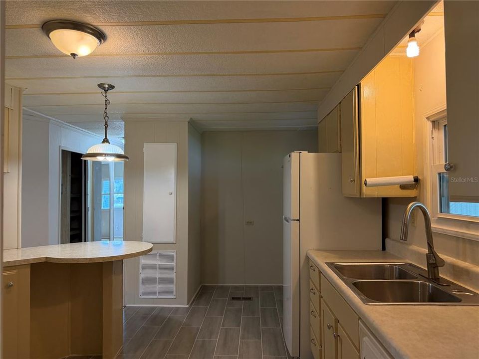 For Sale: $150,000 (2 beds, 2 baths, 960 Square Feet)