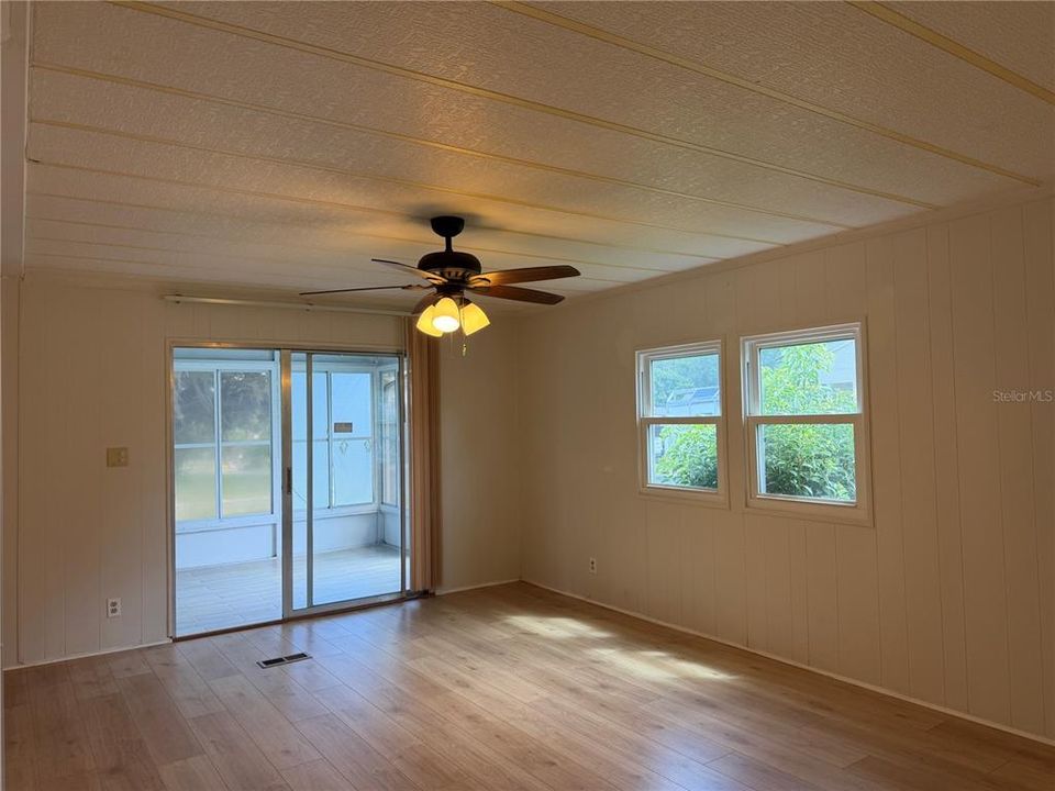 For Sale: $150,000 (2 beds, 2 baths, 960 Square Feet)