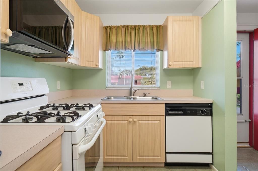 For Sale: $75,000 (2 beds, 2 baths, 1366 Square Feet)