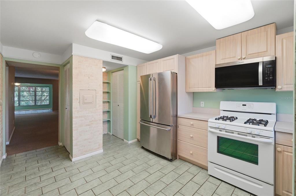 For Sale: $75,000 (2 beds, 2 baths, 1366 Square Feet)