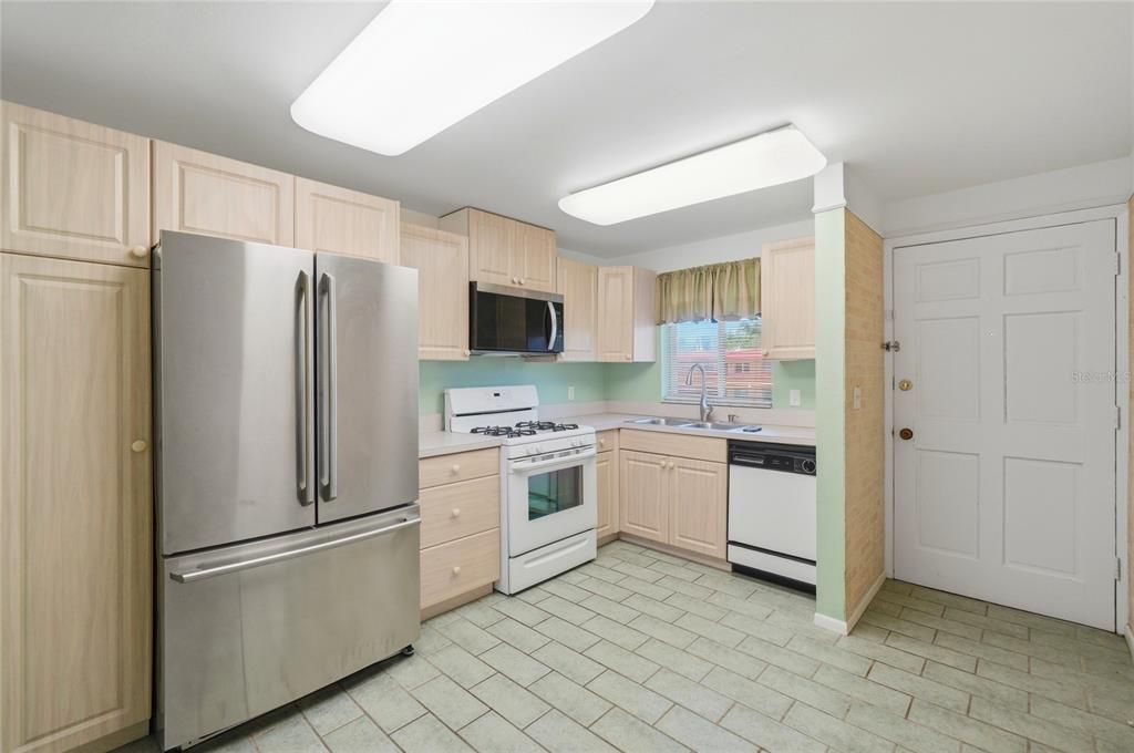 For Sale: $75,000 (2 beds, 2 baths, 1366 Square Feet)