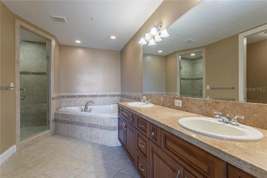 For Rent: $10,999 (4 beds, 4 baths, 3810 Square Feet)
