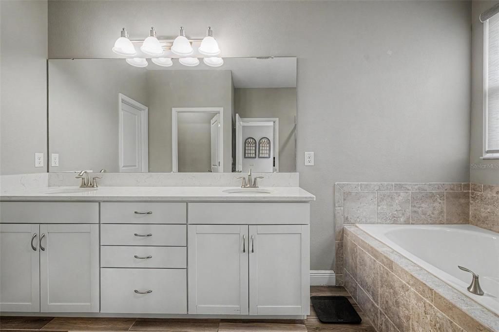 For Sale: $739,000 (4 beds, 3 baths, 2518 Square Feet)