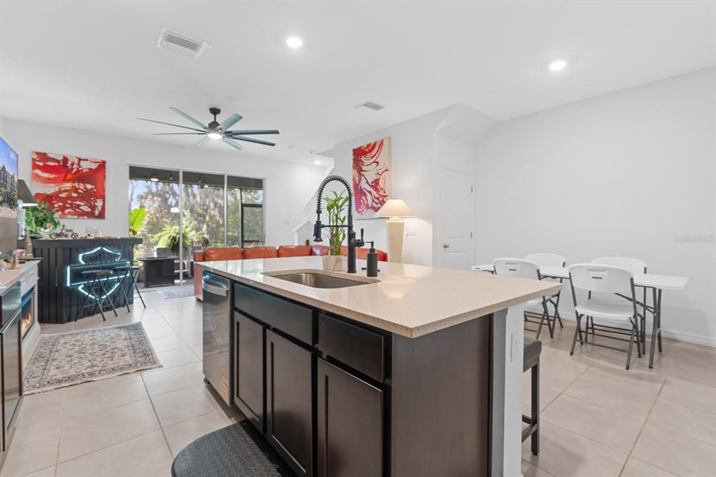 For Sale: $289,900 (3 beds, 2 baths, 1673 Square Feet)