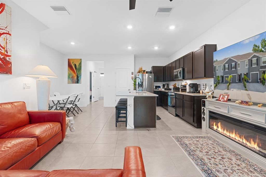 For Sale: $289,900 (3 beds, 2 baths, 1673 Square Feet)