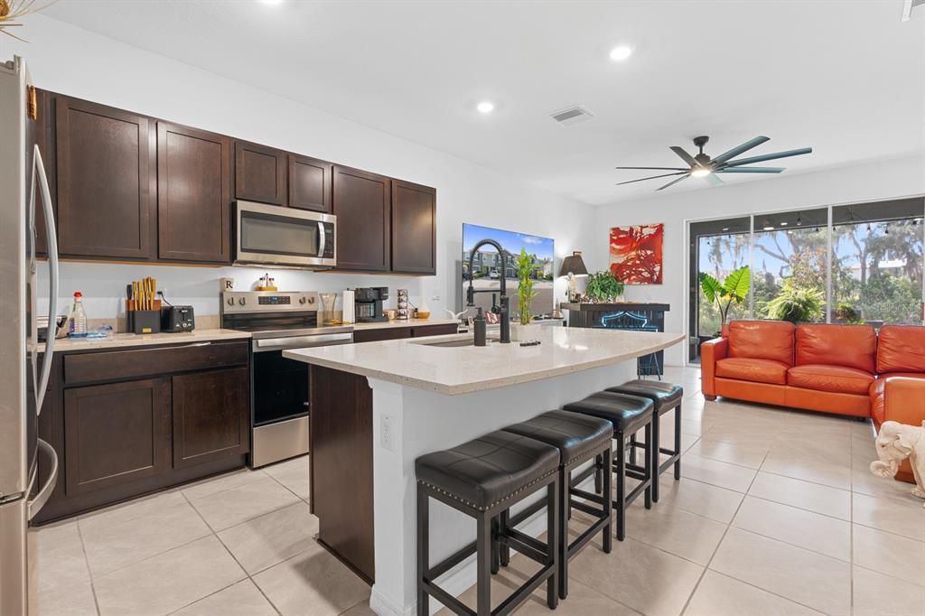 For Sale: $289,900 (3 beds, 2 baths, 1673 Square Feet)