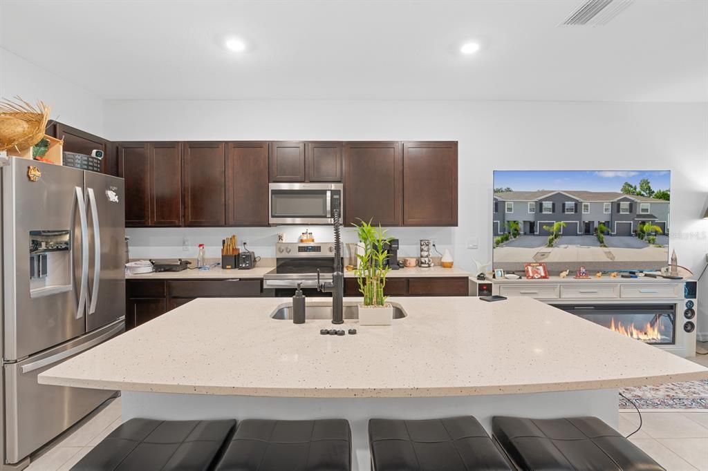 For Sale: $289,900 (3 beds, 2 baths, 1673 Square Feet)
