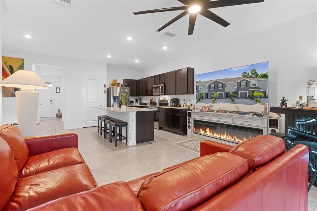 For Sale: $289,900 (3 beds, 2 baths, 1673 Square Feet)