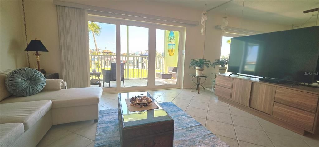 For Rent: $2,800 (2 beds, 2 baths, 1131 Square Feet)