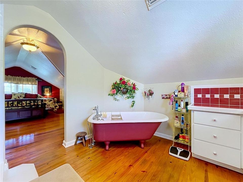 For Sale: $535,000 (2 beds, 2 baths, 3184 Square Feet)