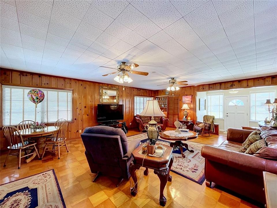 For Sale: $535,000 (2 beds, 2 baths, 3184 Square Feet)