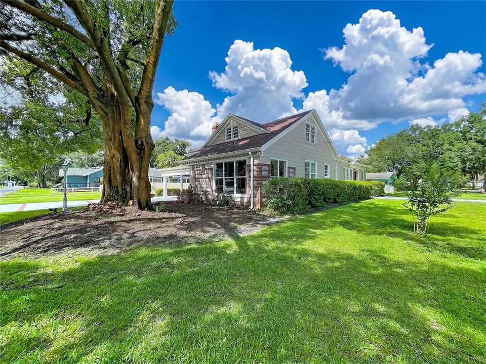 For Sale: $535,000 (2 beds, 2 baths, 3184 Square Feet)