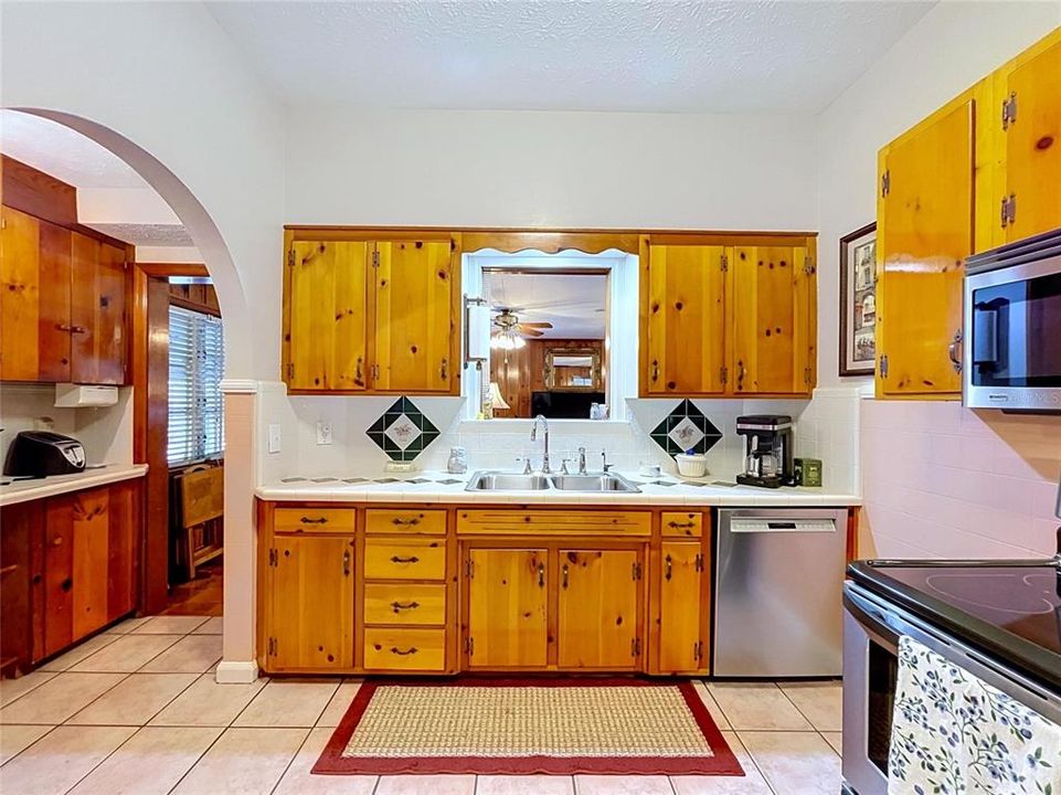 For Sale: $535,000 (2 beds, 2 baths, 3184 Square Feet)