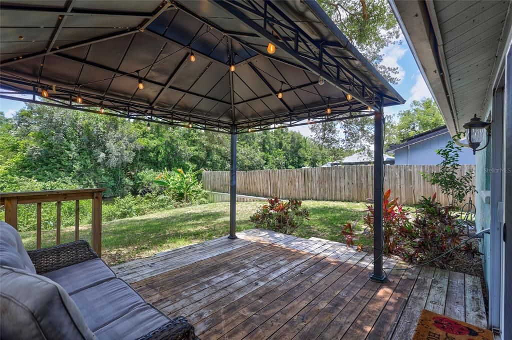 For Rent: $2,250 (2 beds, 1 baths, 888 Square Feet)