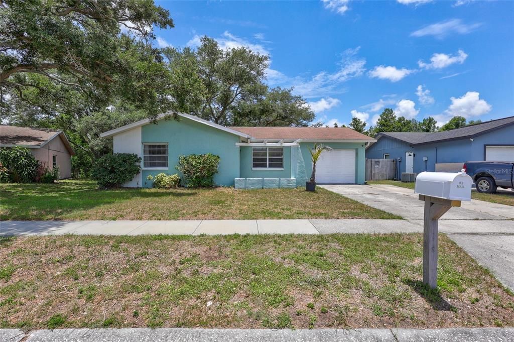 For Rent: $2,250 (2 beds, 1 baths, 888 Square Feet)