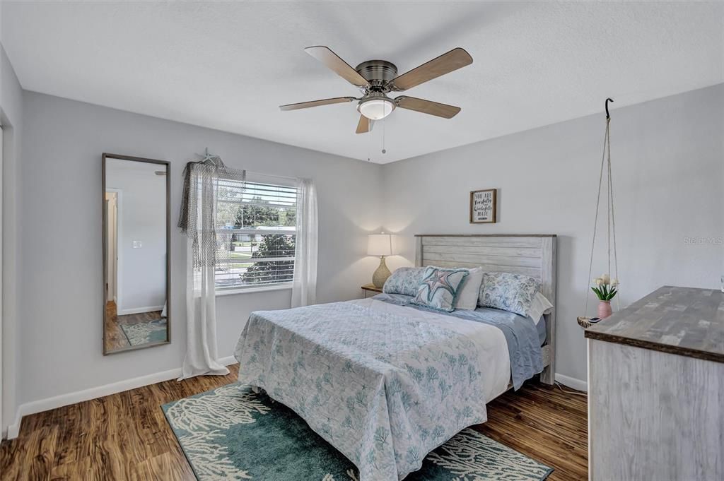 For Rent: $2,250 (2 beds, 1 baths, 888 Square Feet)