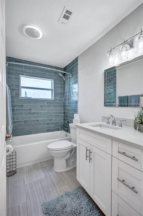 For Rent: $2,250 (2 beds, 1 baths, 888 Square Feet)