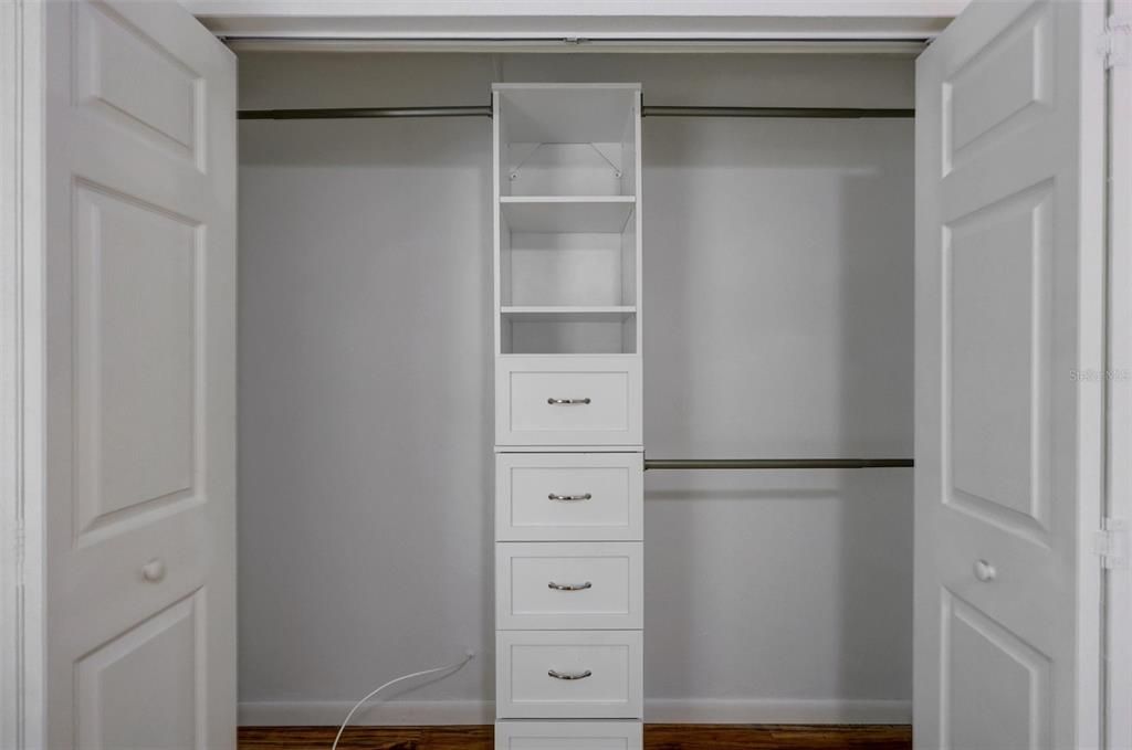 For Rent: $2,250 (2 beds, 1 baths, 888 Square Feet)