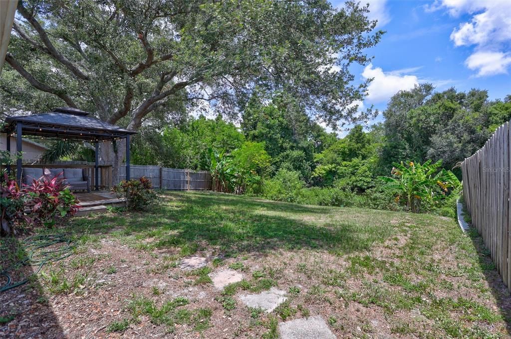 For Rent: $2,250 (2 beds, 1 baths, 888 Square Feet)