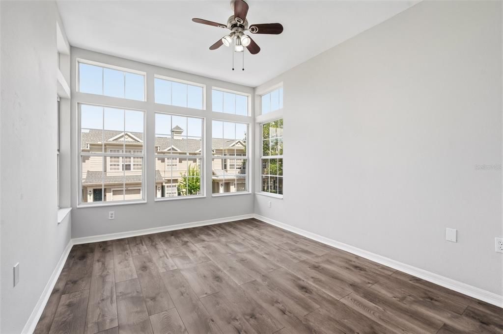 На продажу: $274,900 (3 спален, 2 ванн, 1282 Квадратных фут)