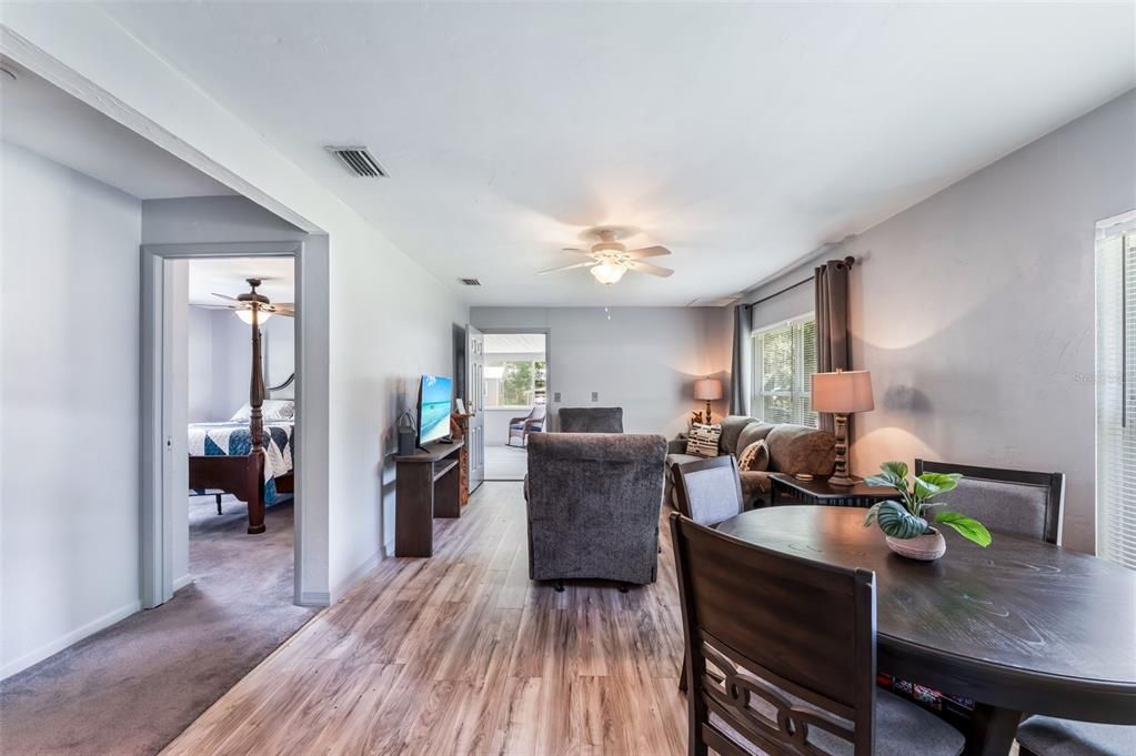 For Sale: $249,999 (2 beds, 1 baths, 1051 Square Feet)