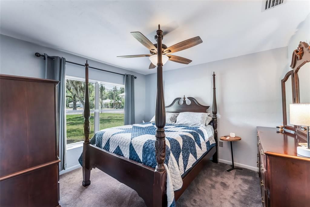 For Sale: $249,999 (2 beds, 1 baths, 1051 Square Feet)