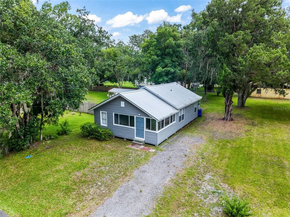 For Sale: $249,999 (2 beds, 1 baths, 1051 Square Feet)