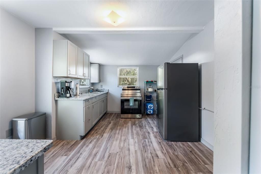 For Sale: $249,999 (2 beds, 1 baths, 1051 Square Feet)