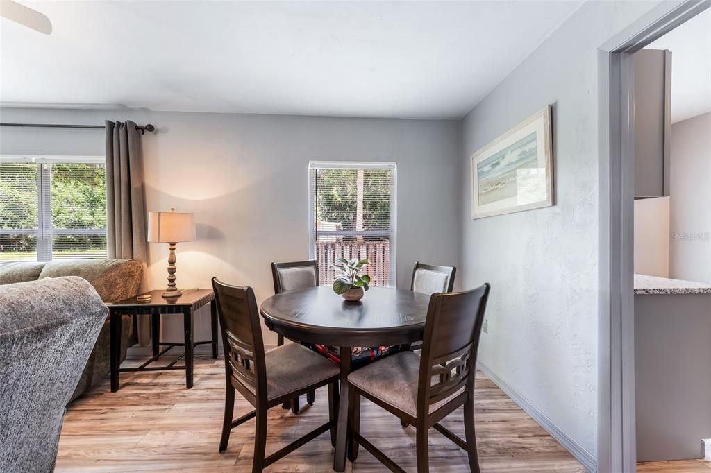 For Sale: $249,999 (2 beds, 1 baths, 1051 Square Feet)