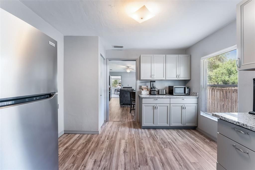 For Sale: $249,999 (2 beds, 1 baths, 1051 Square Feet)