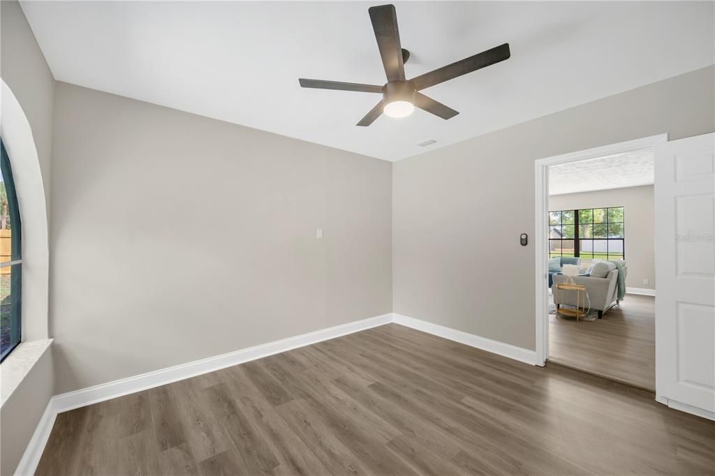 En Venta: $379,900 (4 camas, 2 baños, 1920 Pies cuadrados)