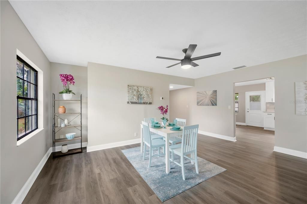 En Venta: $379,900 (4 camas, 2 baños, 1920 Pies cuadrados)
