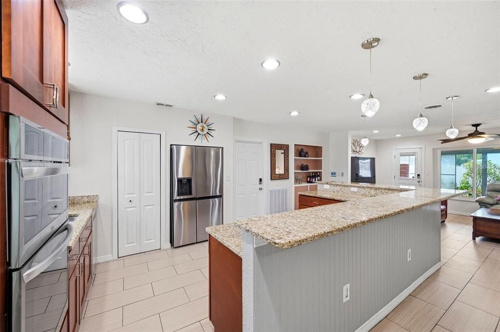 For Sale: $475,000 (2 beds, 2 baths, 1167 Square Feet)