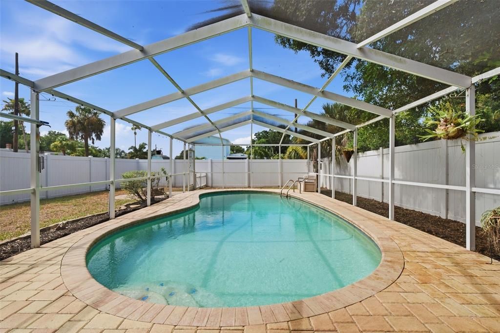 For Sale: $475,000 (2 beds, 2 baths, 1167 Square Feet)