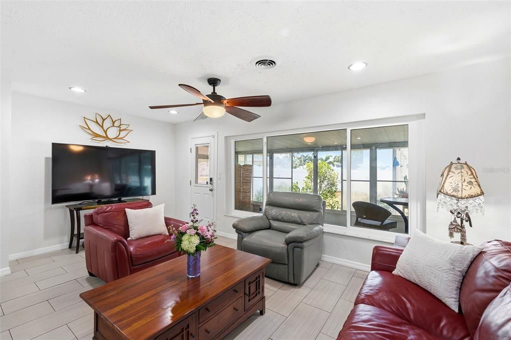 For Sale: $475,000 (2 beds, 2 baths, 1167 Square Feet)