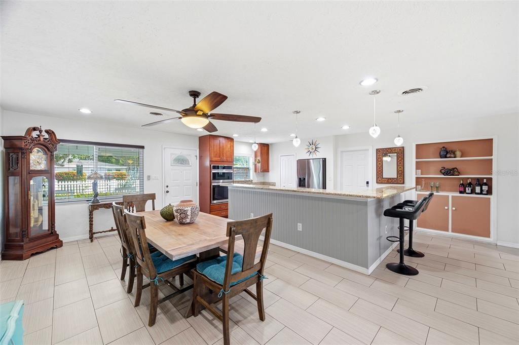 For Sale: $475,000 (2 beds, 2 baths, 1167 Square Feet)