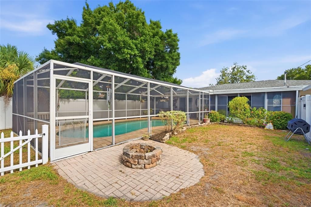 For Sale: $475,000 (2 beds, 2 baths, 1167 Square Feet)