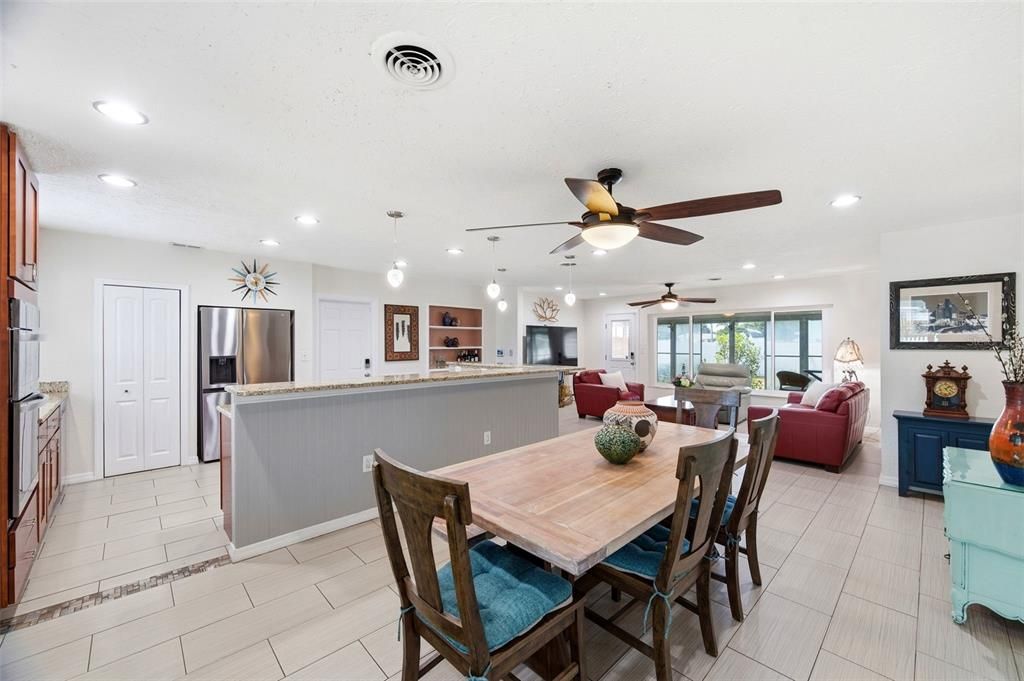 For Sale: $475,000 (2 beds, 2 baths, 1167 Square Feet)